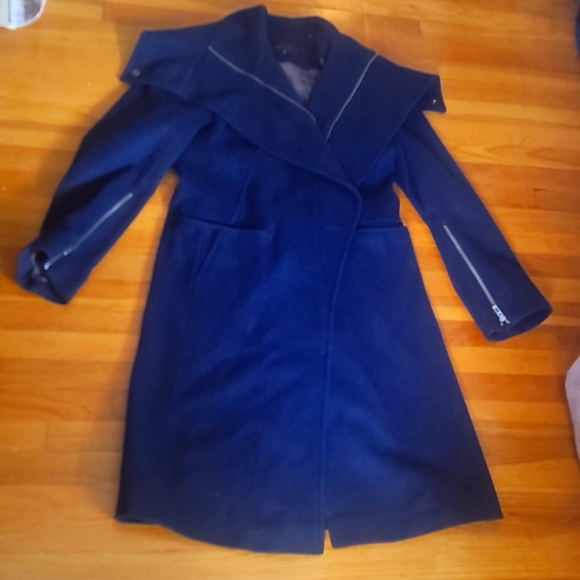 BCBGMaxAzria Jackets & Blazers - Bcbg max azria navy blue wool cashmere coat sz 10